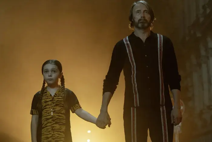 Dust Bunny: El Regreso de Fuller y Mikkelsen con un Thriller de Terror