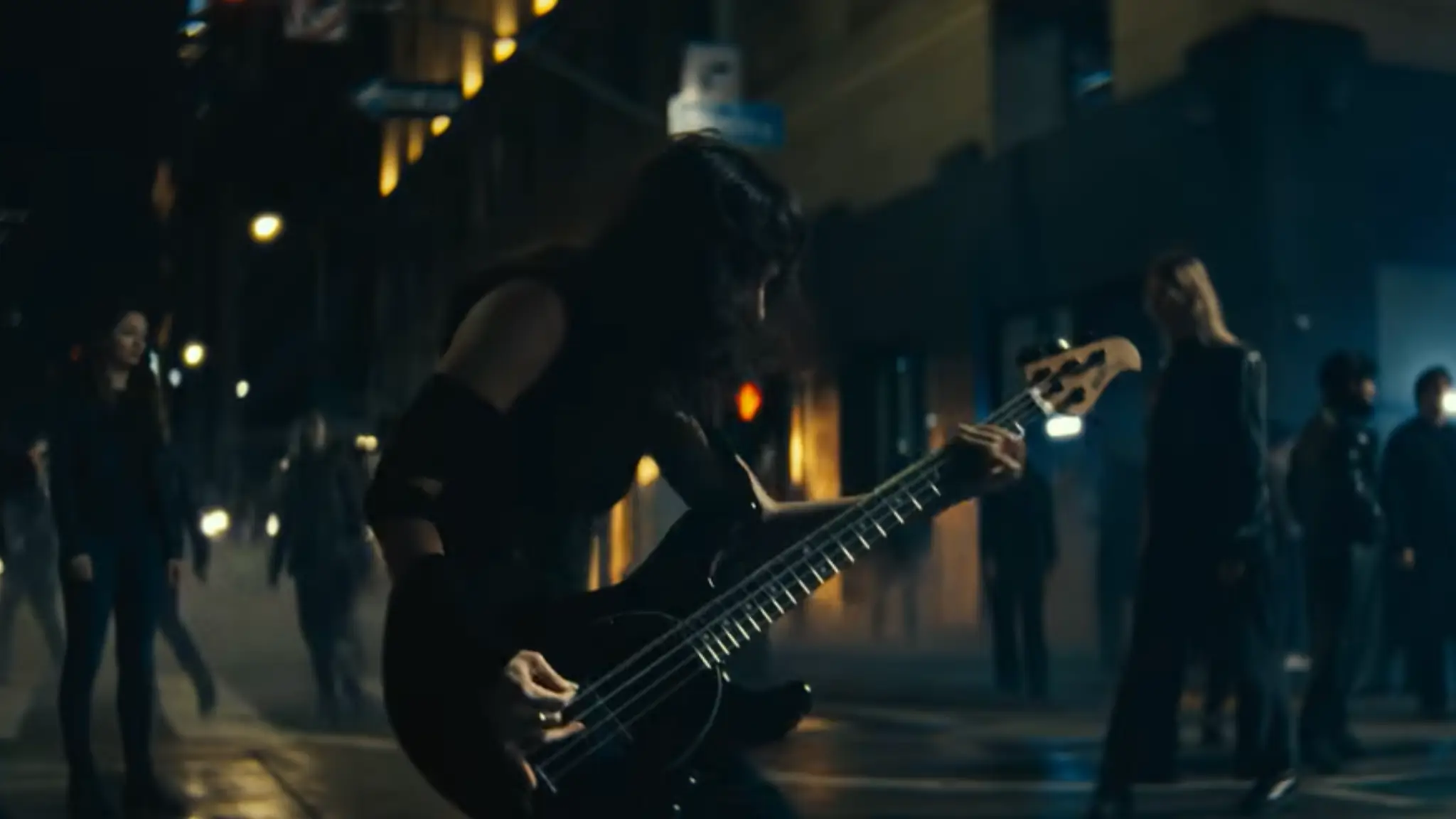 Amy Lee junto a Evanescence en el videoclip oficial de “Who Will You Follow”, nuevo sencillo del álbum Sanctuary con estética dark alternative.